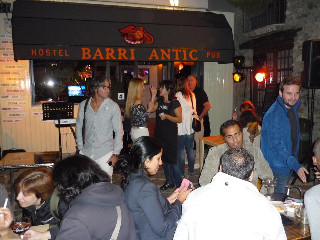 Barri Antic Hostel & Pub อันดอร์รา ลา เวลลา ภายนอก รูปภาพ